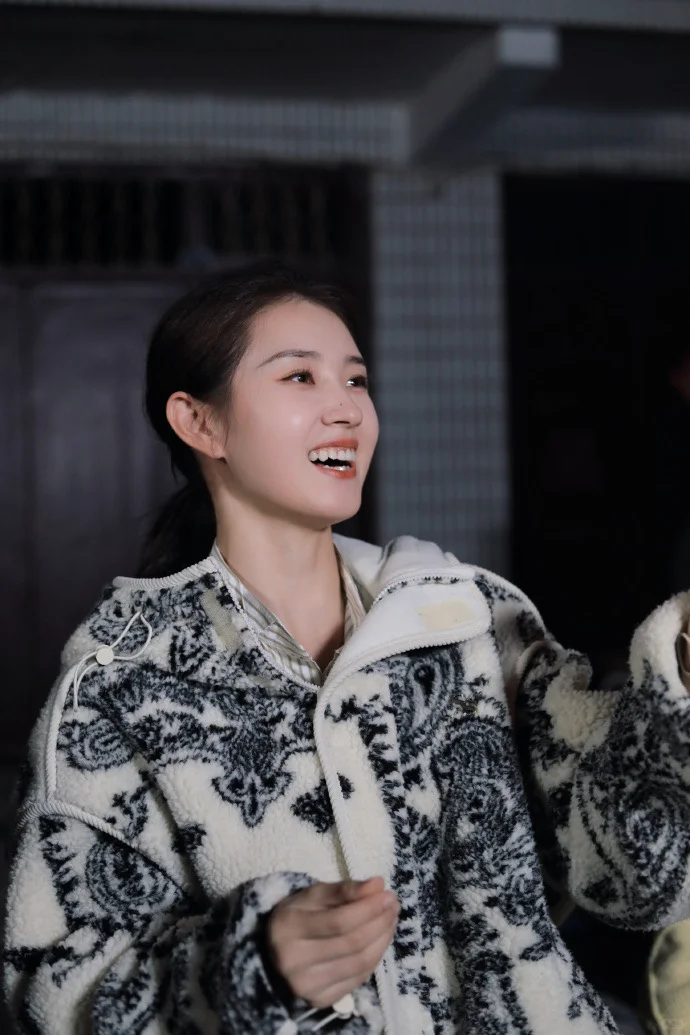 郭宇欣｜📷荆棘花开杀青look 已上线～🎉