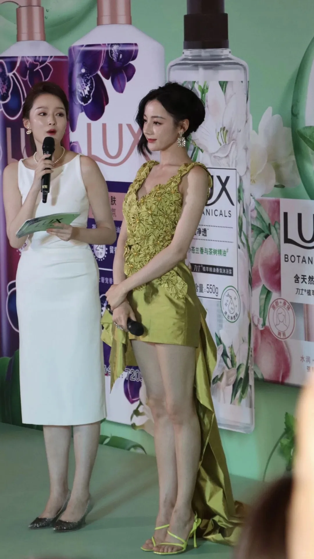 迪丽热巴生图身材曲线绝美