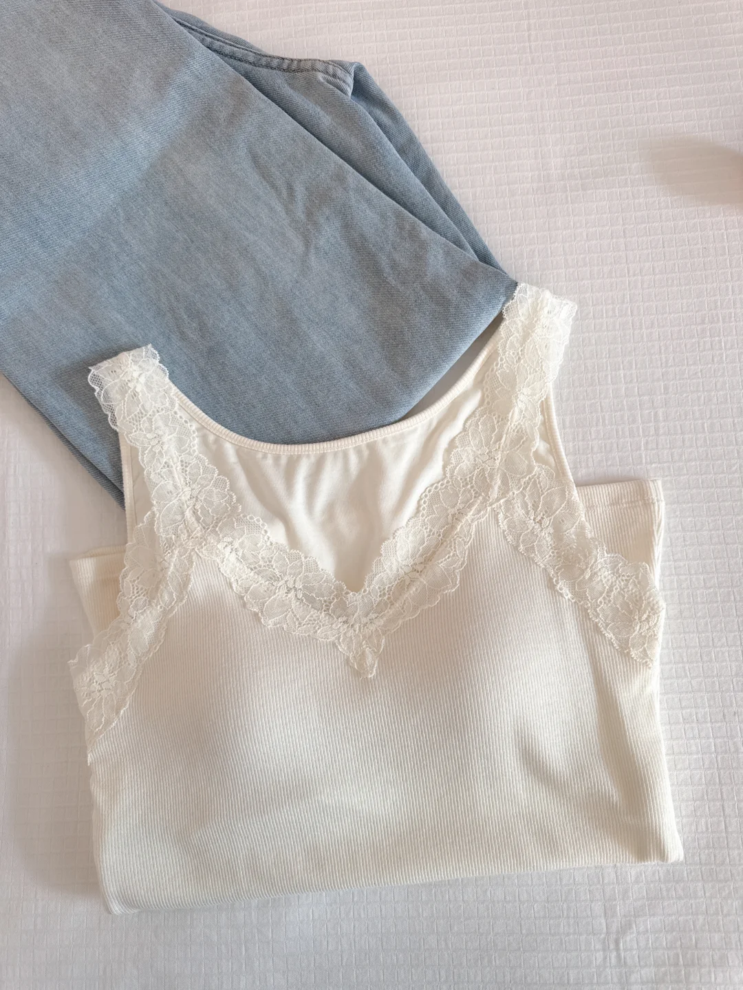 誓死追随的蕾丝吊带，温柔奶白色，又欲又纯～