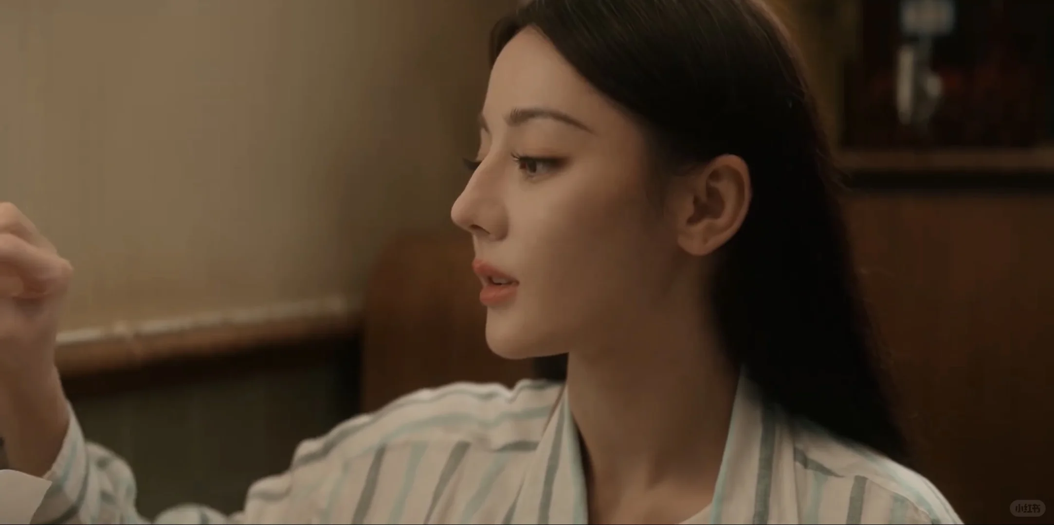 迪丽热巴大屏怼脸的神