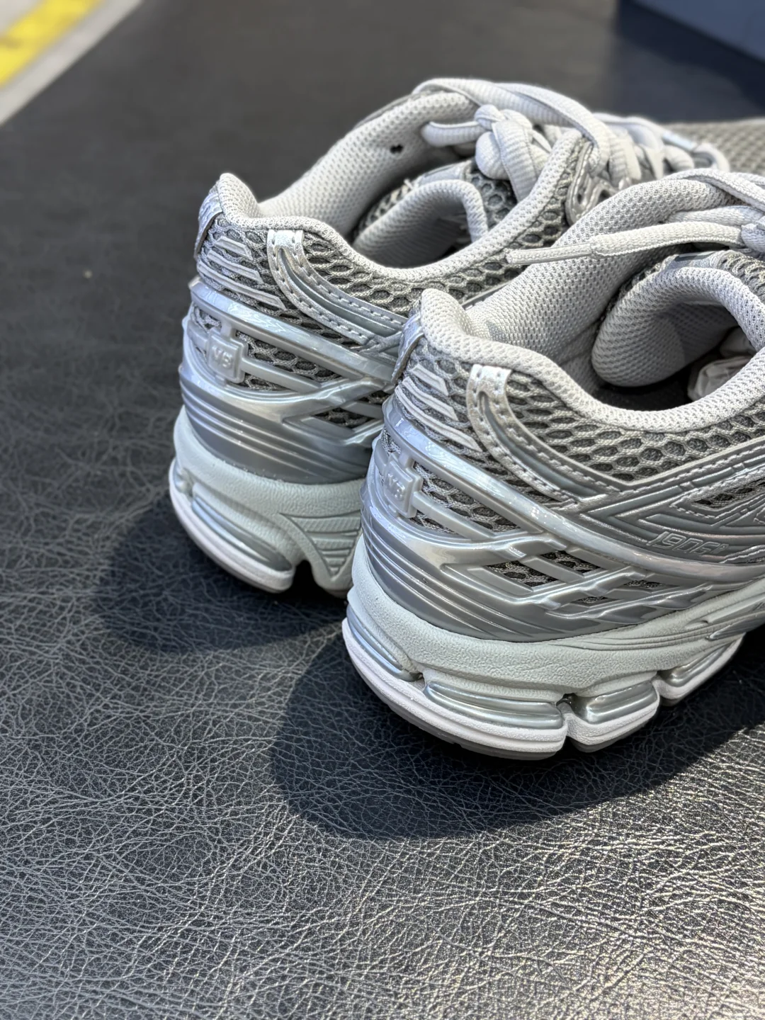 谁懂幂式穿搭和NB1906液态银的适配度！