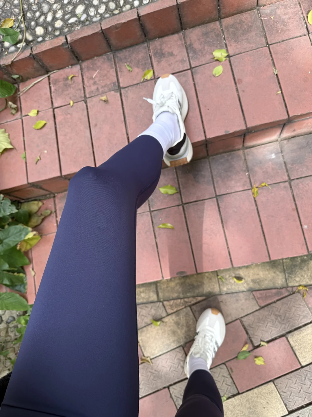 救命啊❗️这条藏青瑜伽裤显瘦又有颜🤩