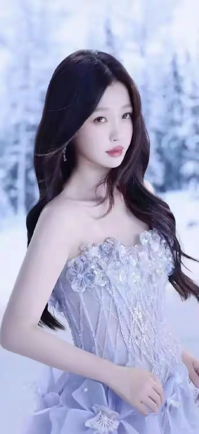 虞书欣写真照太惊艳，肤白貌美身姿曼妙，甜