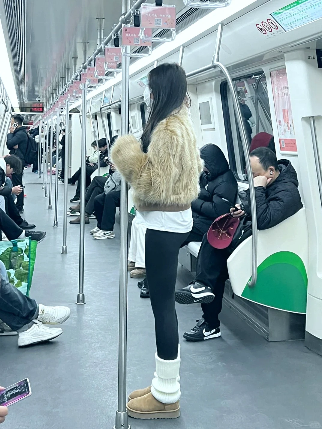 天呐！现在女生都爱穿这种瑜伽裤吗？