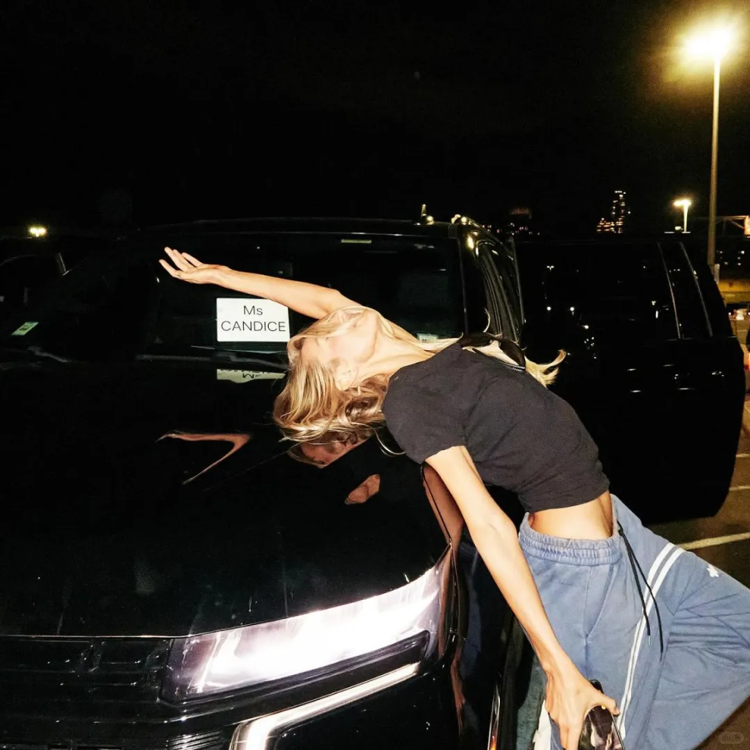 糖糖发的维密后台照，好友相聚咯