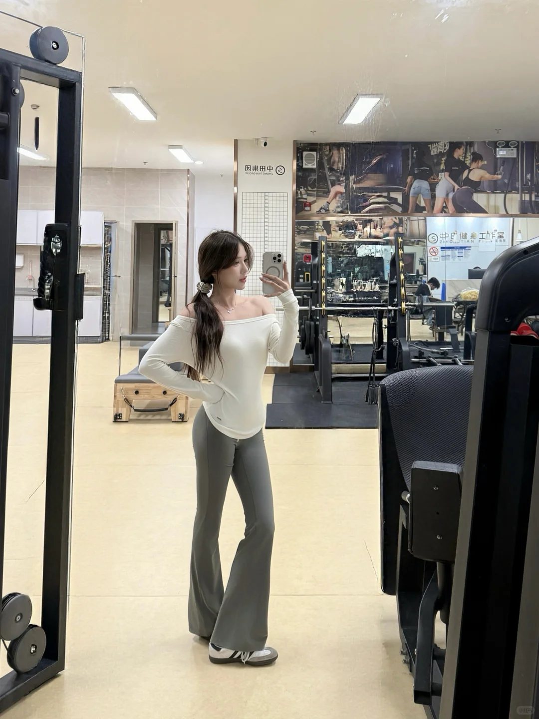 秋冬穿搭不臃肿，就靠这条超模微喇裤！