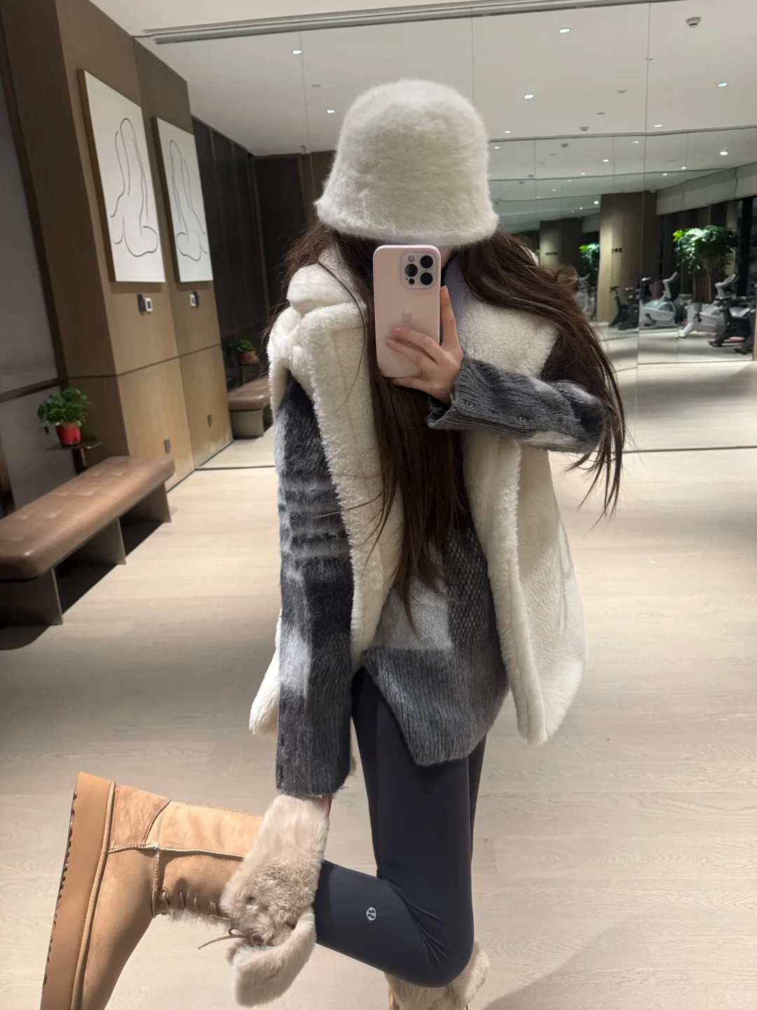 中年少女穿搭：马甲➕毛衣➕瑜伽裤➕雪地靴