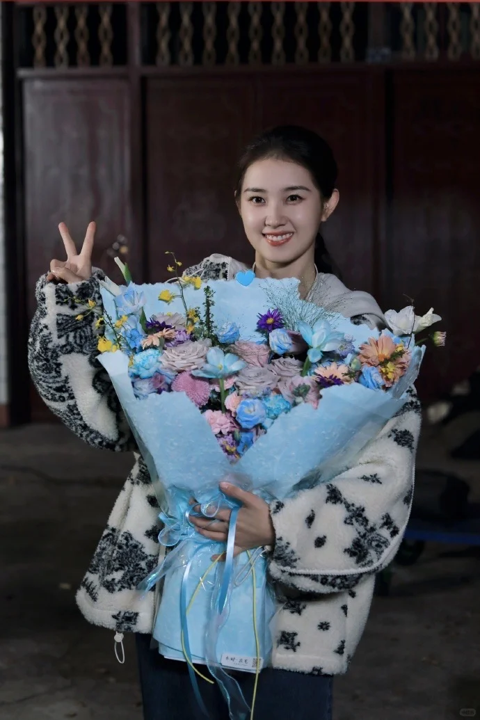 郭宇欣｜📷荆棘花开杀青look 已上线～🎉