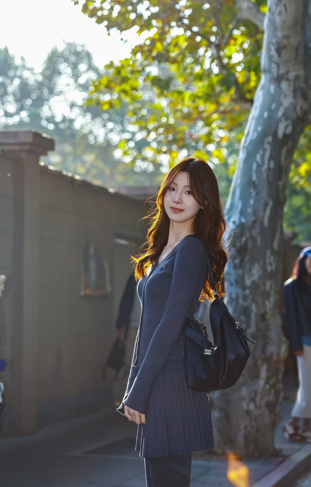 街边掠影，自然甜美的灵动少女~