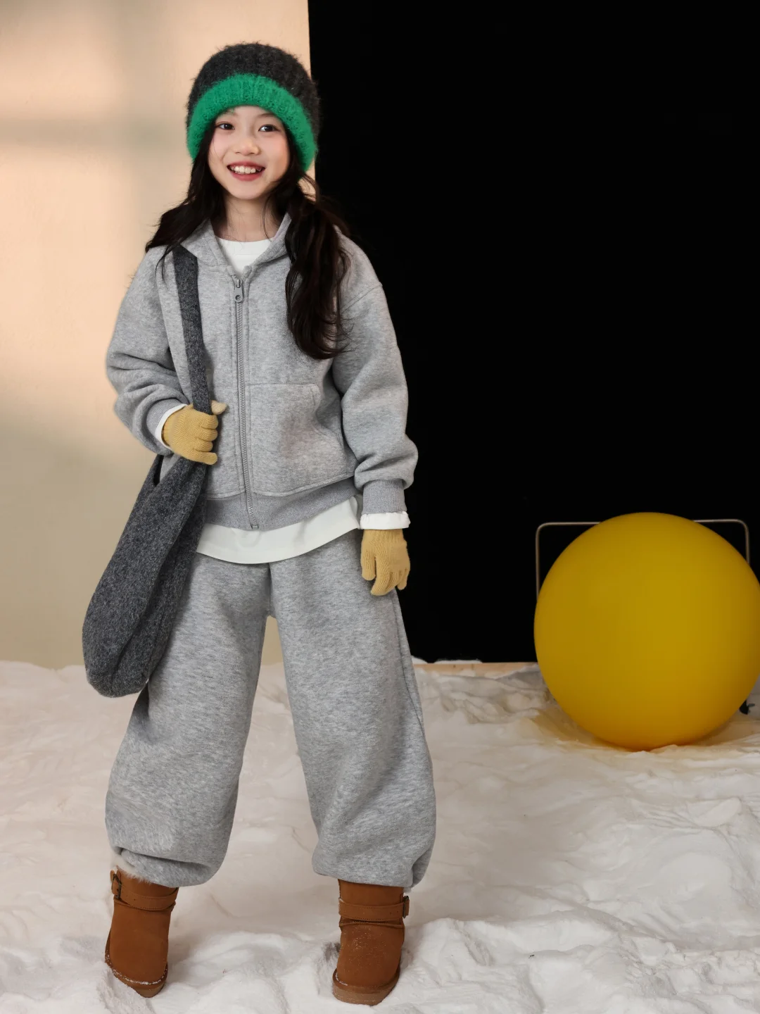 🧤灰色运动套装也能穿出元气甜妹感！