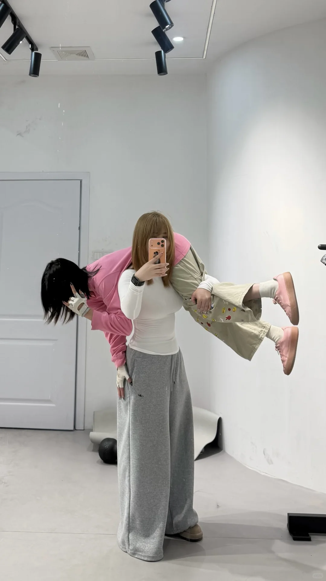 姐妹不健身我就这样扛去健身房