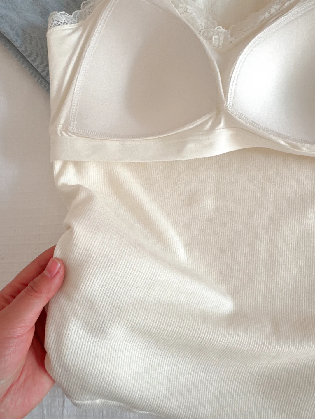 誓死追随的蕾丝吊带，温柔奶白色，又欲又纯～