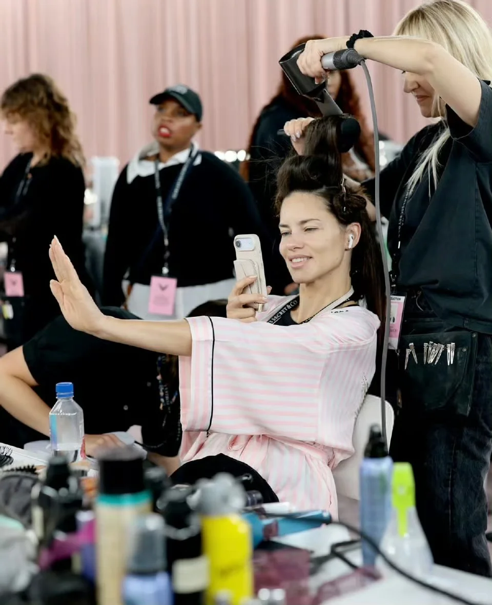 维多利亚秘密25年后台