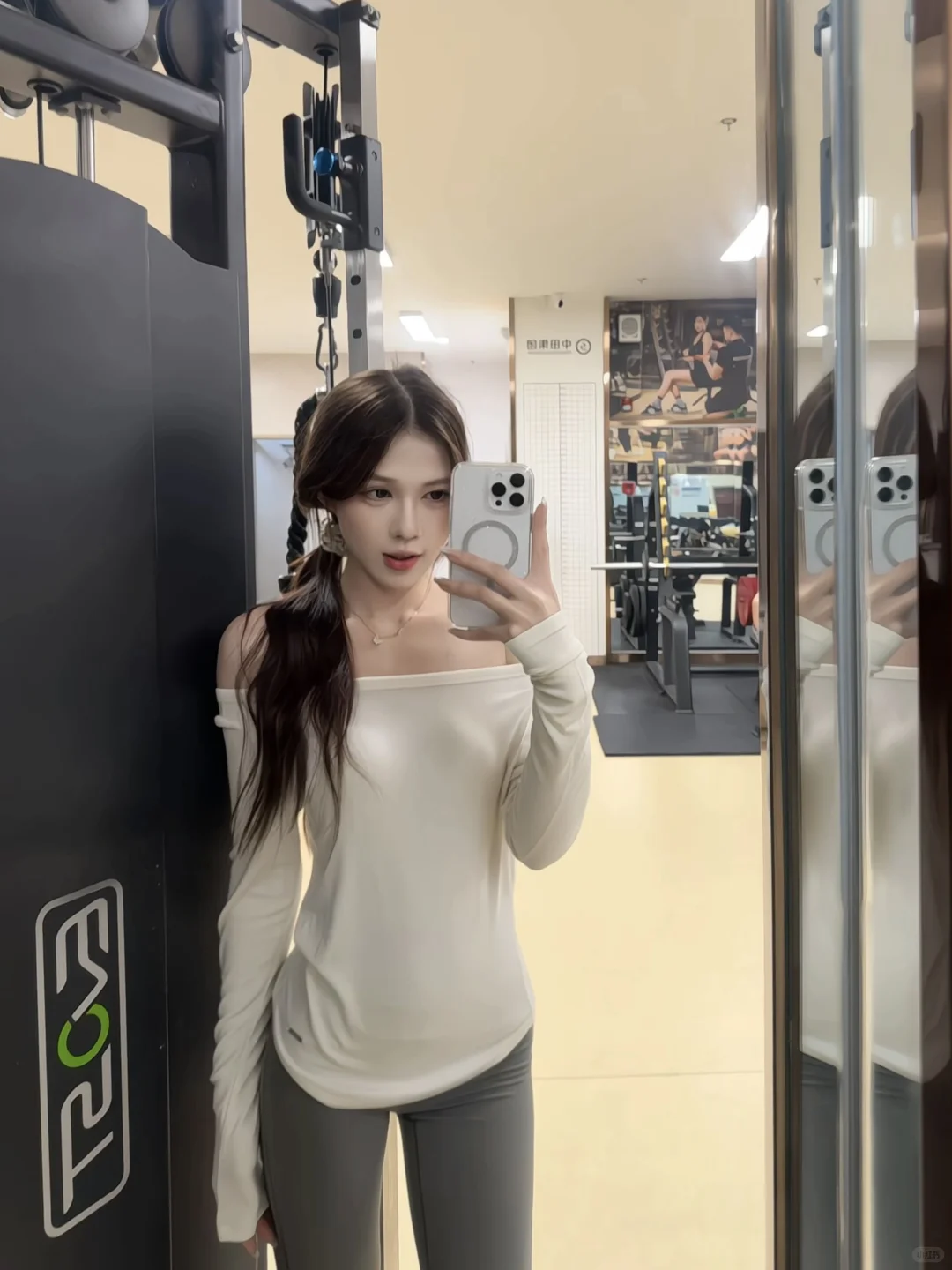 秋冬穿搭不臃肿，就靠这条超模微喇裤！