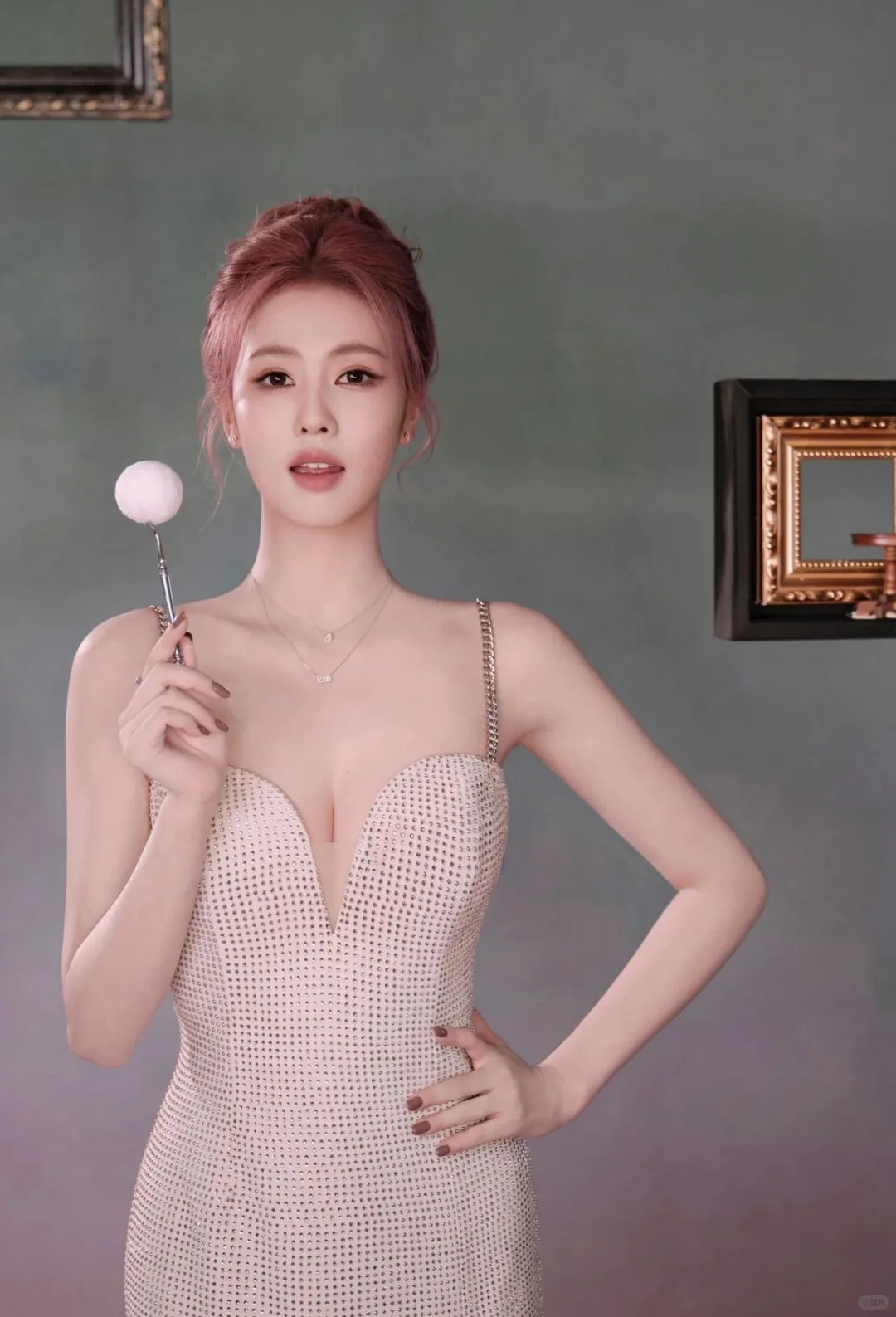 白鹿的大长腿白到反光