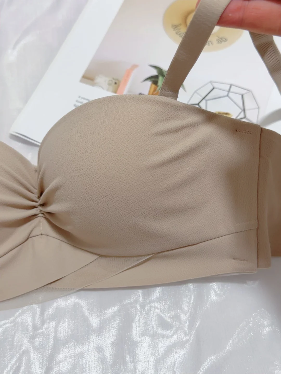 小胸夏日救星！无痕聚拢✨ 穿上直接小A变C杯！