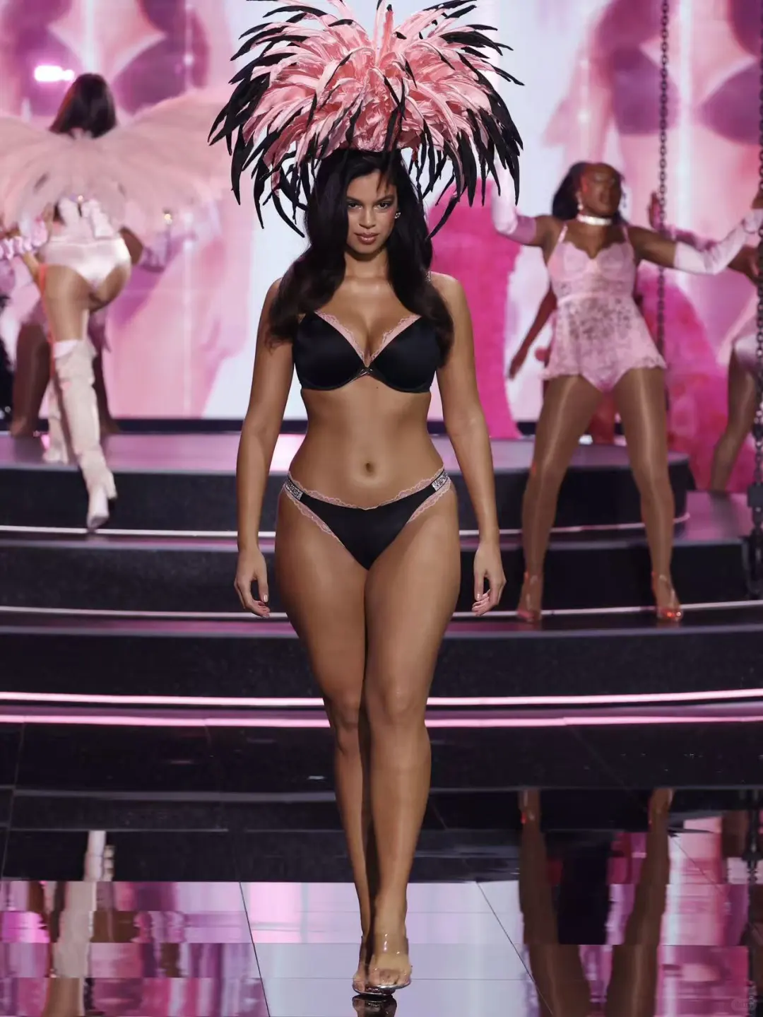 此刻，迷失在魅影里💓