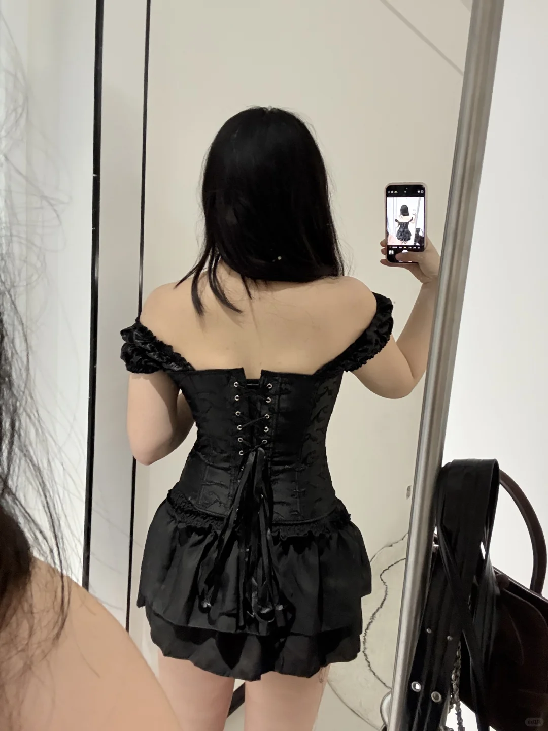 左滑▶️看肉肉女生鱼骨胸衣穿出折角腰身材！