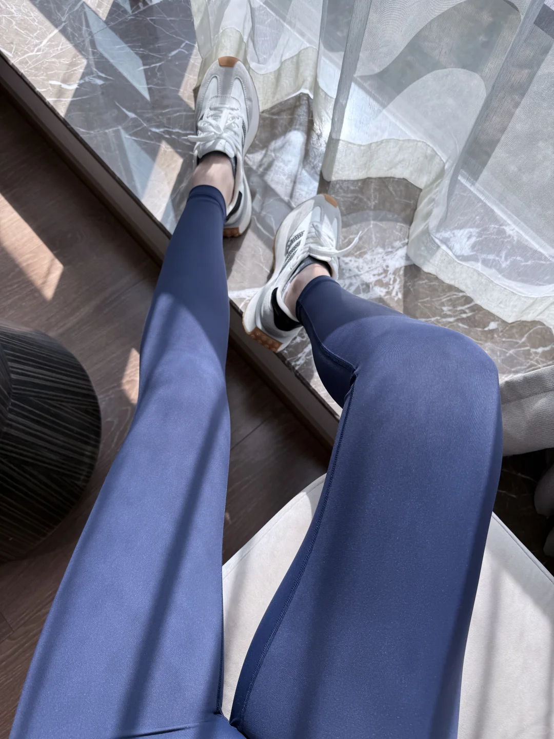 救命啊❗️这条藏青瑜伽裤显瘦又有颜🤩