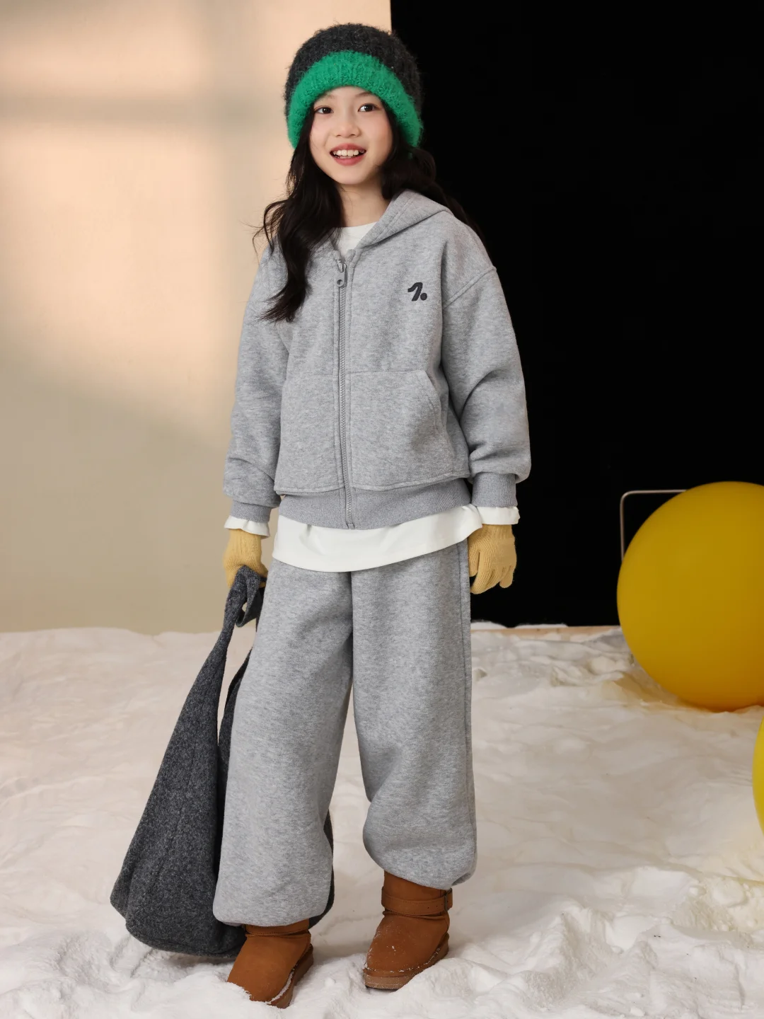 🧤灰色运动套装也能穿出元气甜妹感！