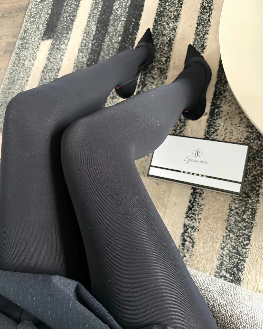 谁懂厚黑的美吖~就是脚臭臭的