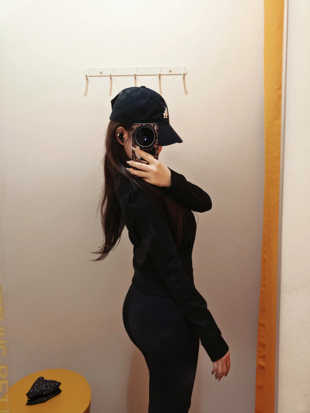 已练💦黑色才是YYDS