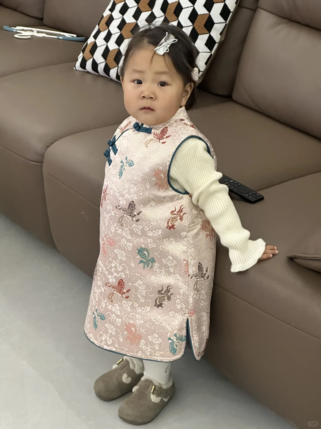 试一下爸爸给买的小裙子🤣