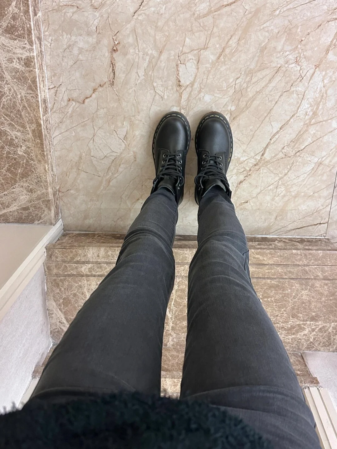 好想把小脚裤焊在腿上