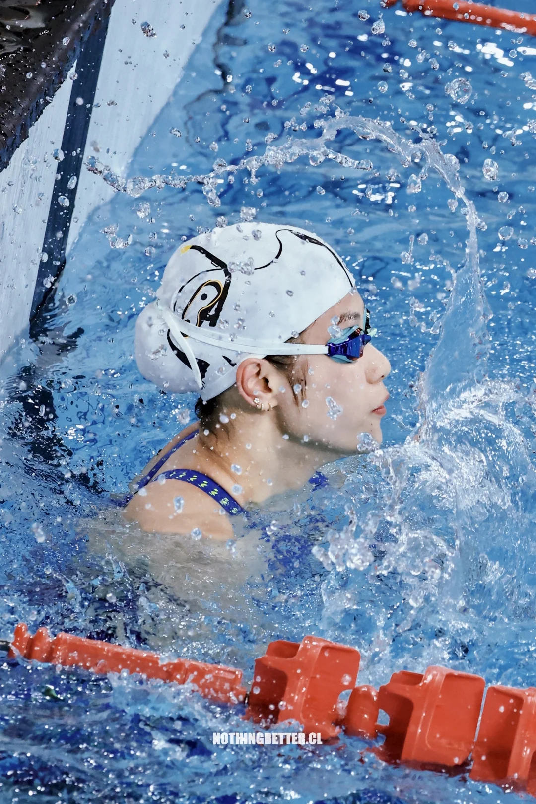 余依婷｜以水为冠👑