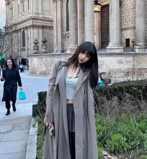 汪峰大女儿小苹果官宣恋情！20岁生日晒海边