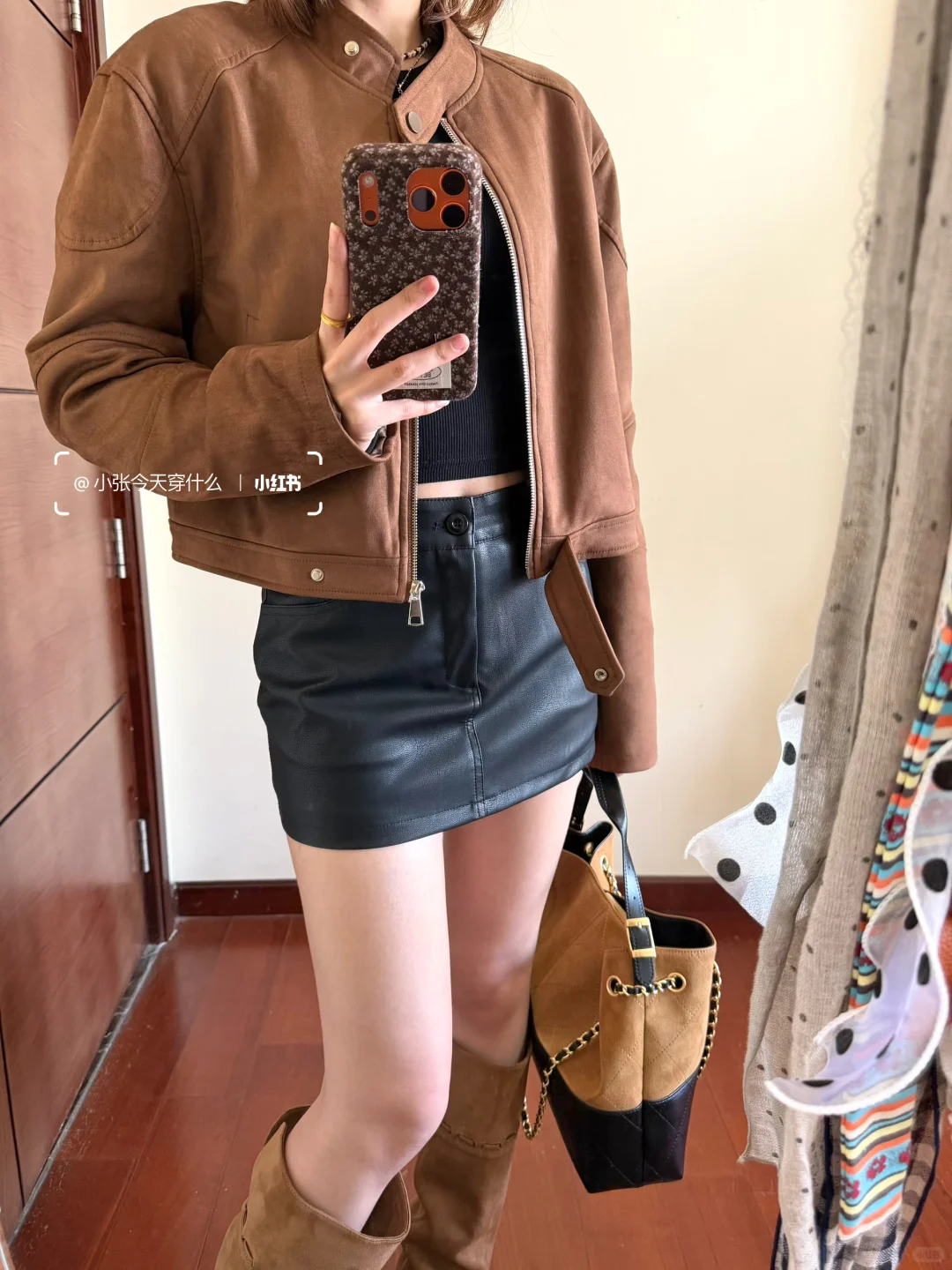 姐感辣妹🤎皮衣搭皮裙也太酷飒了！