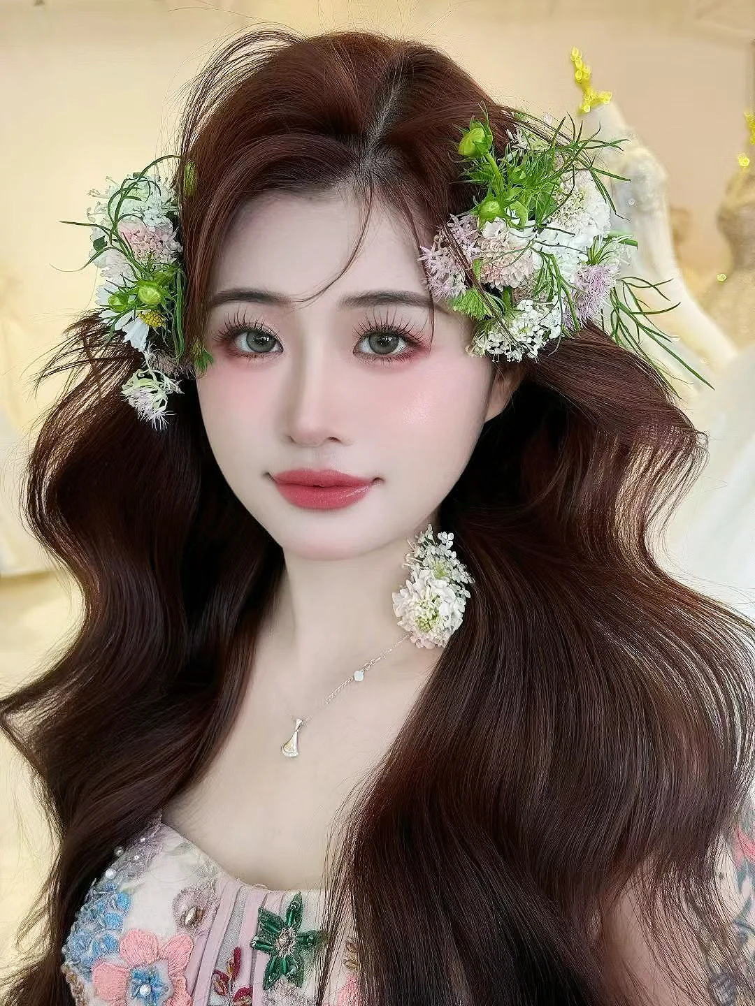 《普通女孩→婚礼女主角！新娘妆前后对比，差距