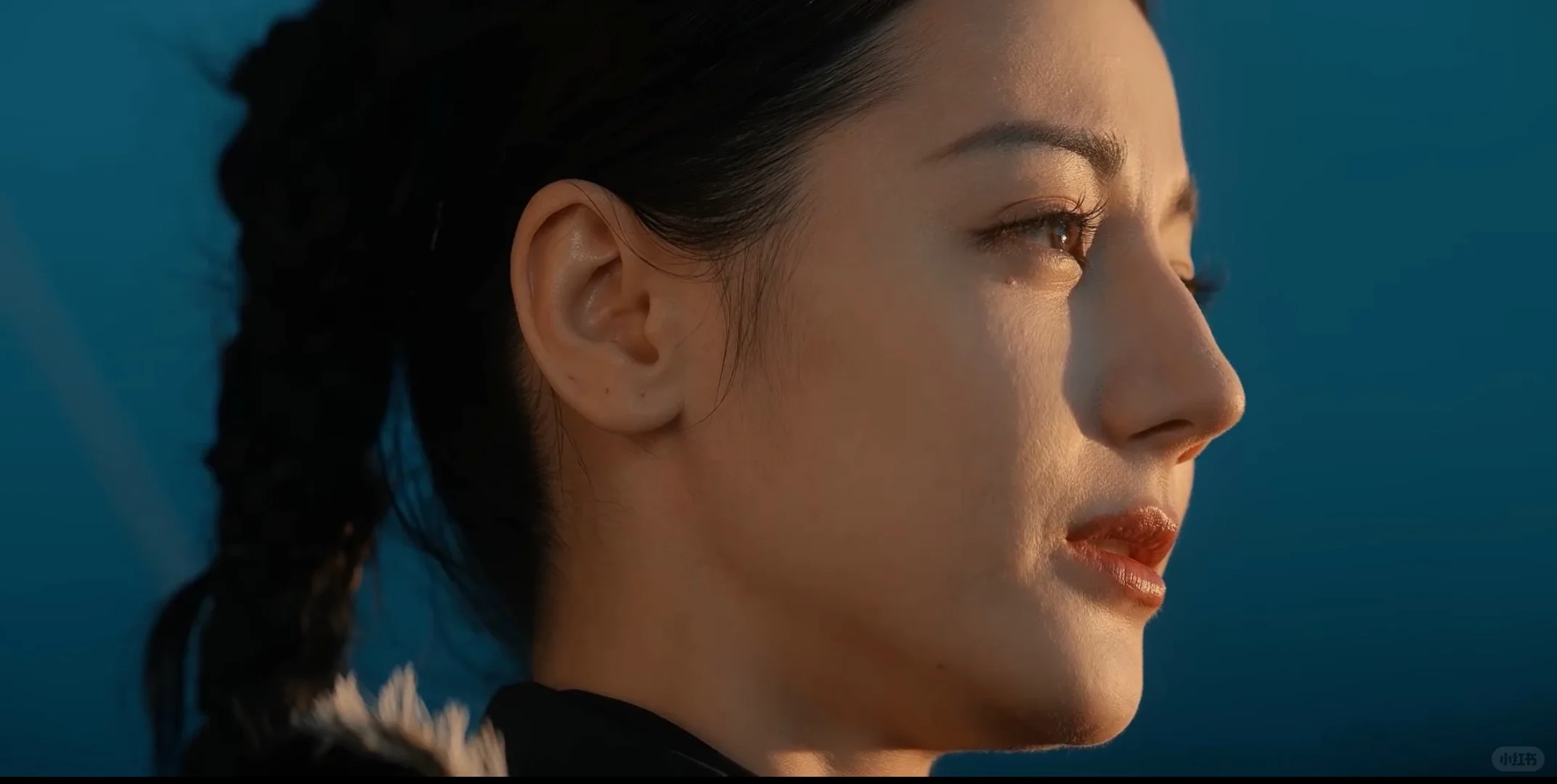 迪丽热巴大屏怼脸的神