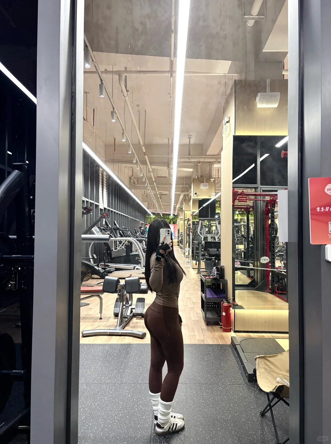 深咖瑜伽服直接焊在身上！秋冬健身太香了