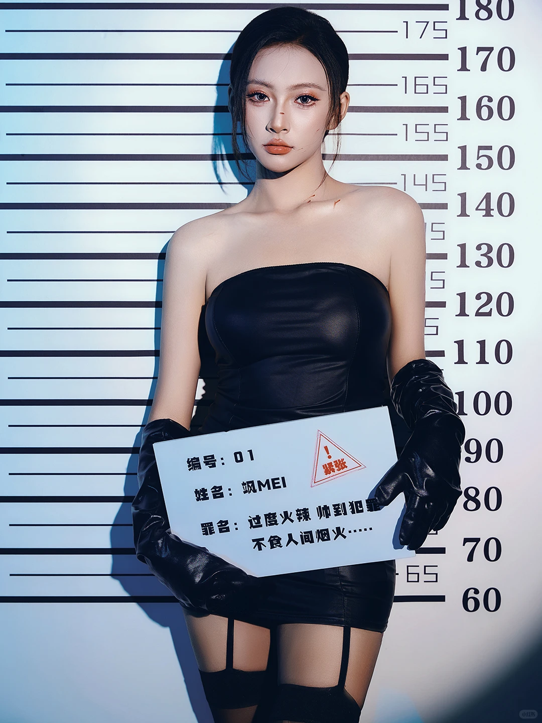 ‘KISS警示牌’辣妹写真｜朋友圈炸了”