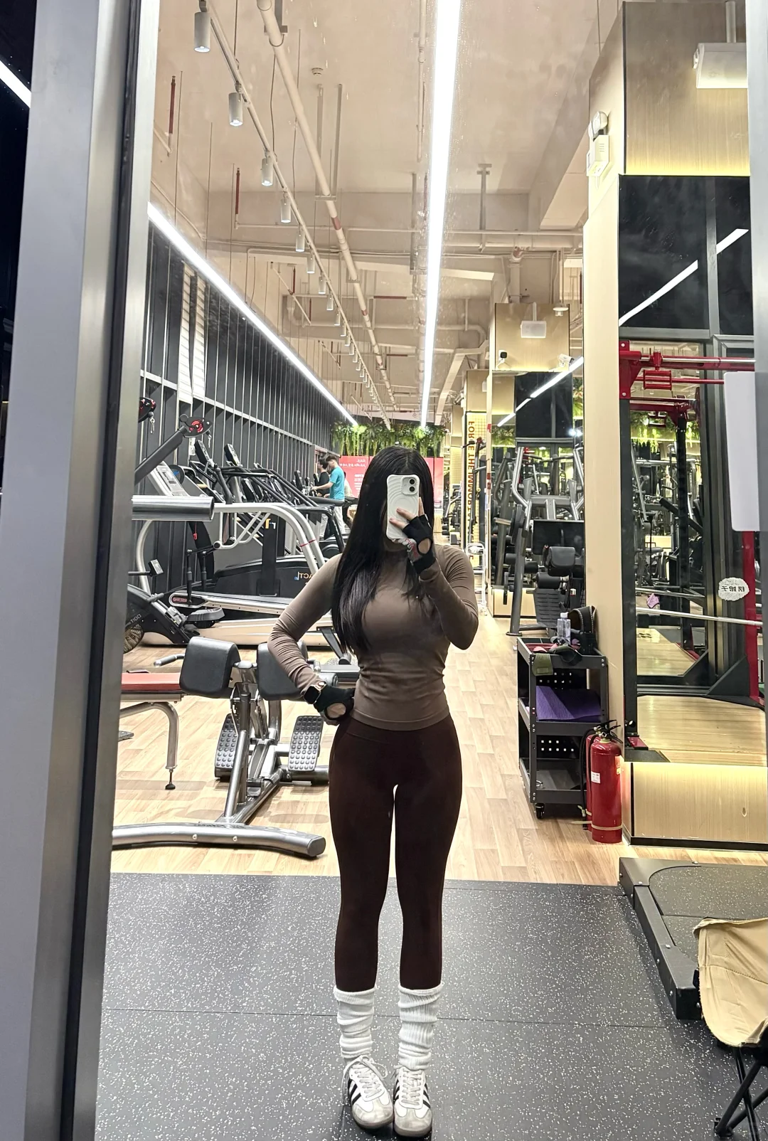 深咖瑜伽服直接焊在身上！秋冬健身太香了