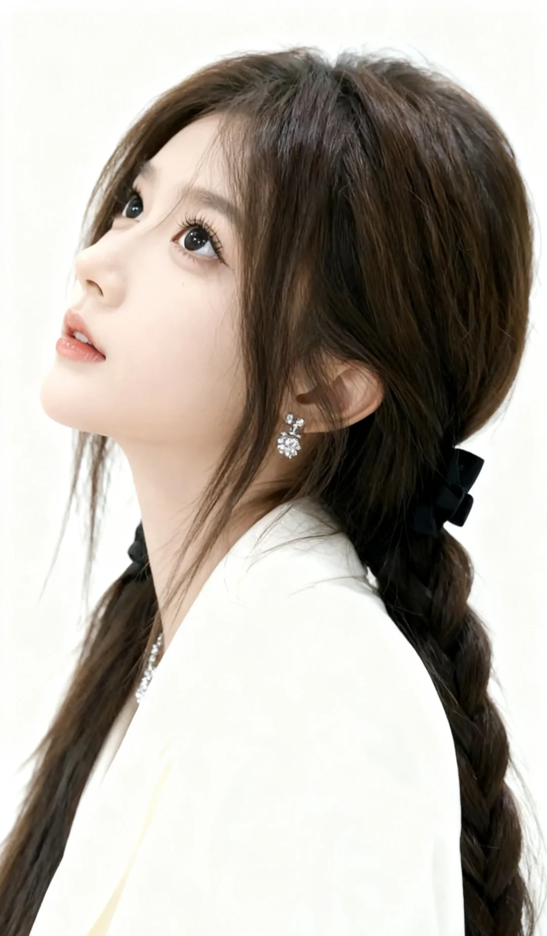 优雅格调：纯白西装的魅力瞬间