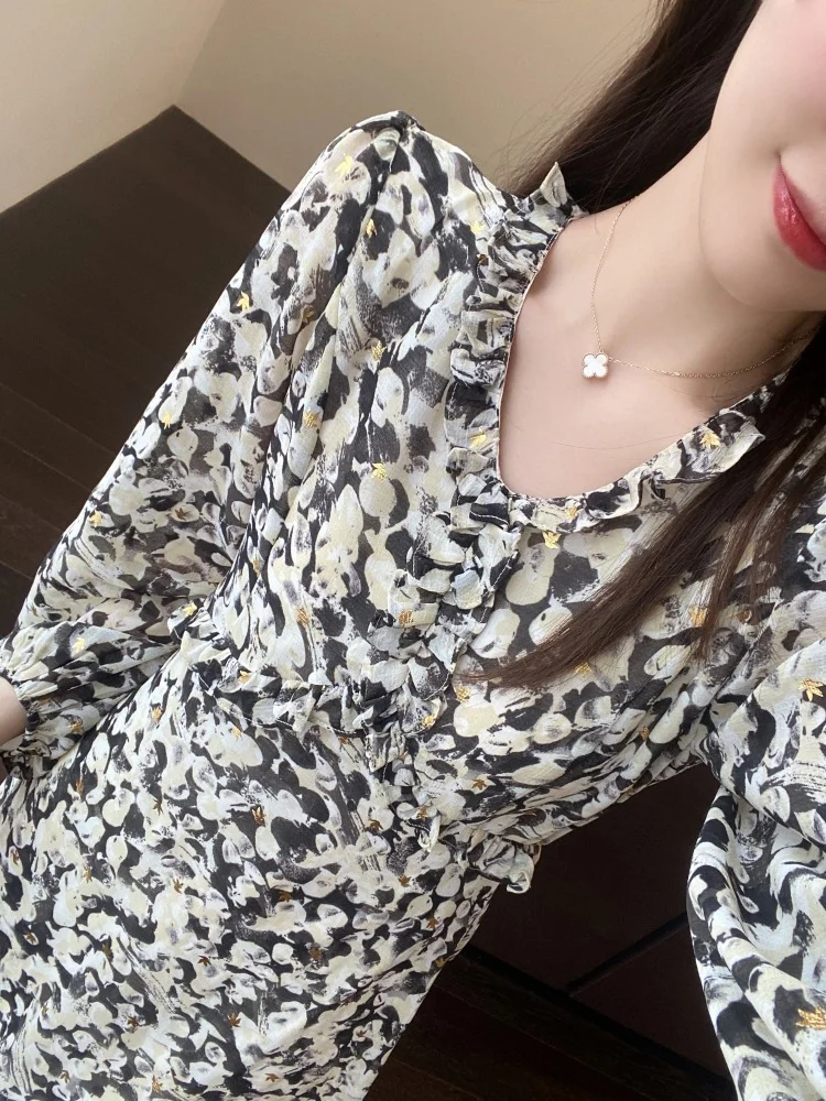 微妙勾勒出姣好的身材曲线哪个女生能够拒绝