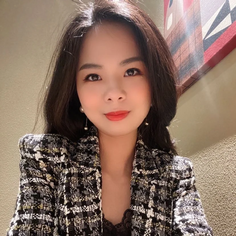 翻到自己的旧照片，不禁感叹那时又美又年轻