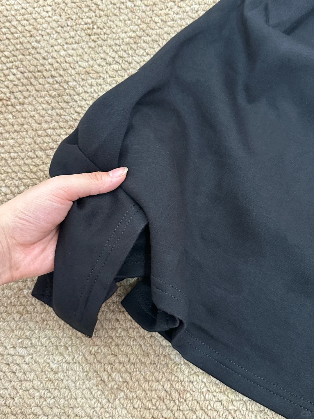 质感超好！！！才24r😱炒显身材的掐腰小黑裙