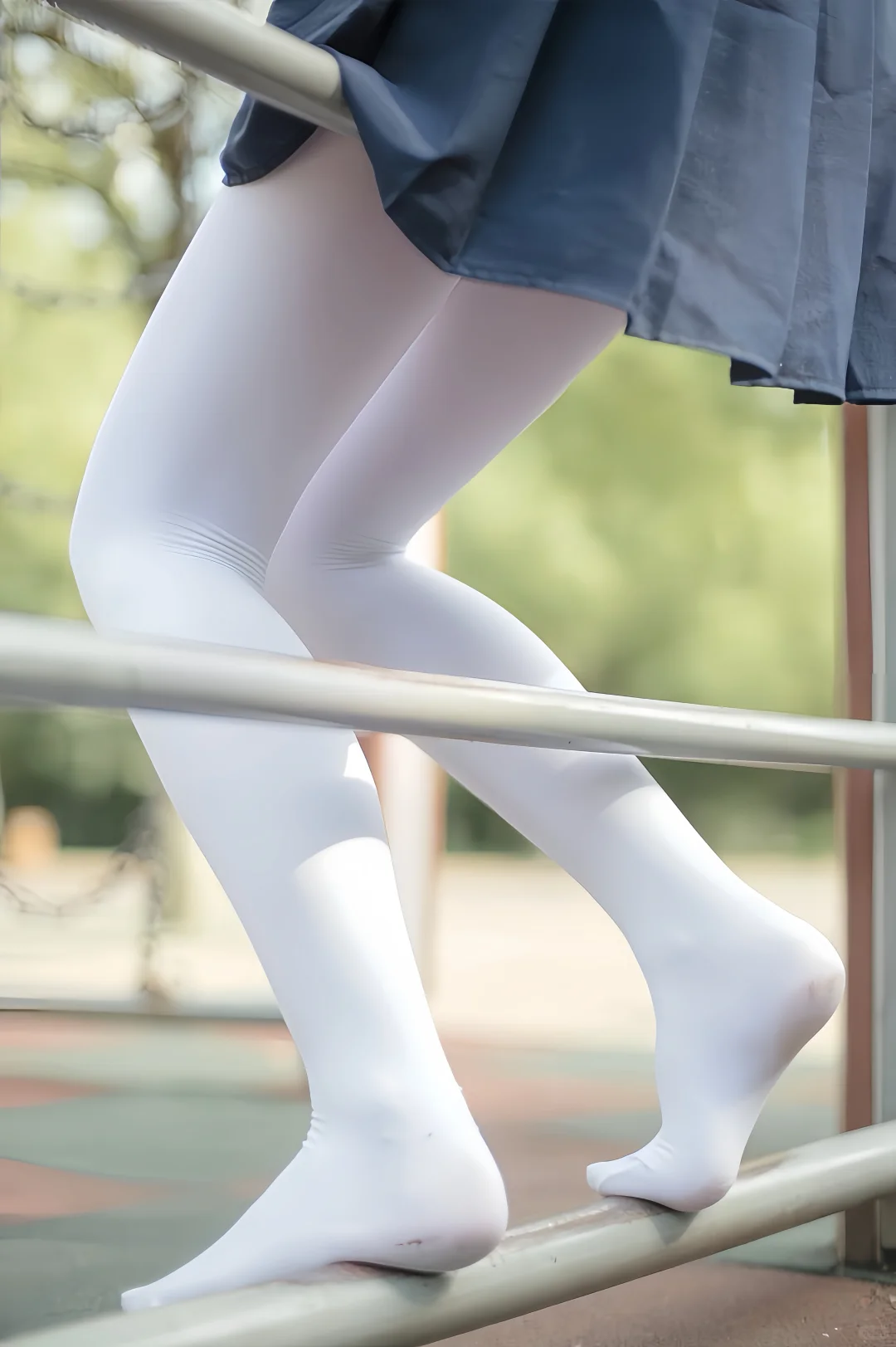 森萝系列 — 户外白丝