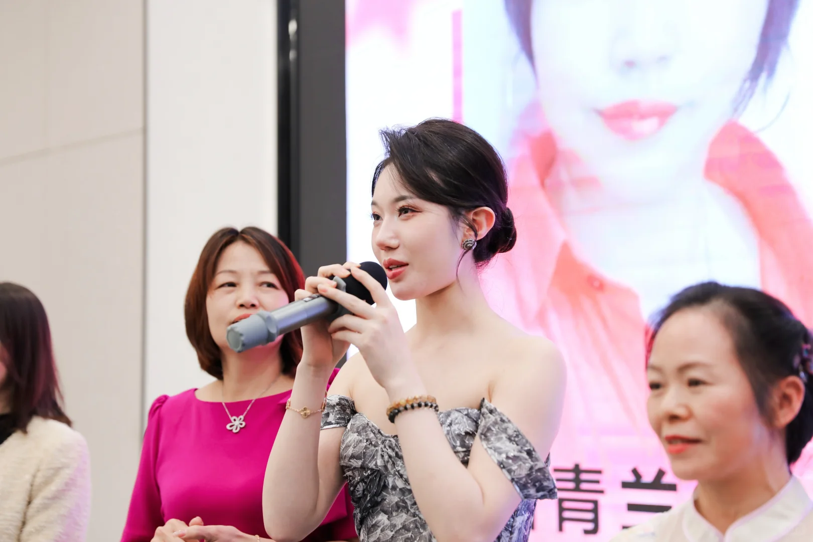 这一次，她真的发光了✨