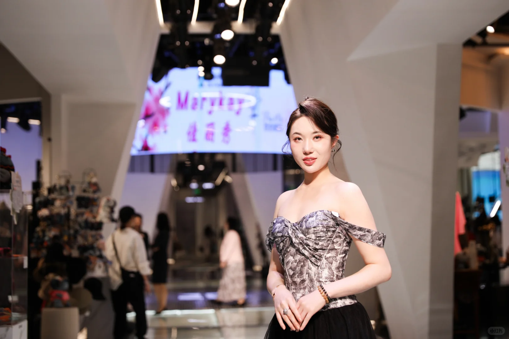 这一次，她真的发光了✨