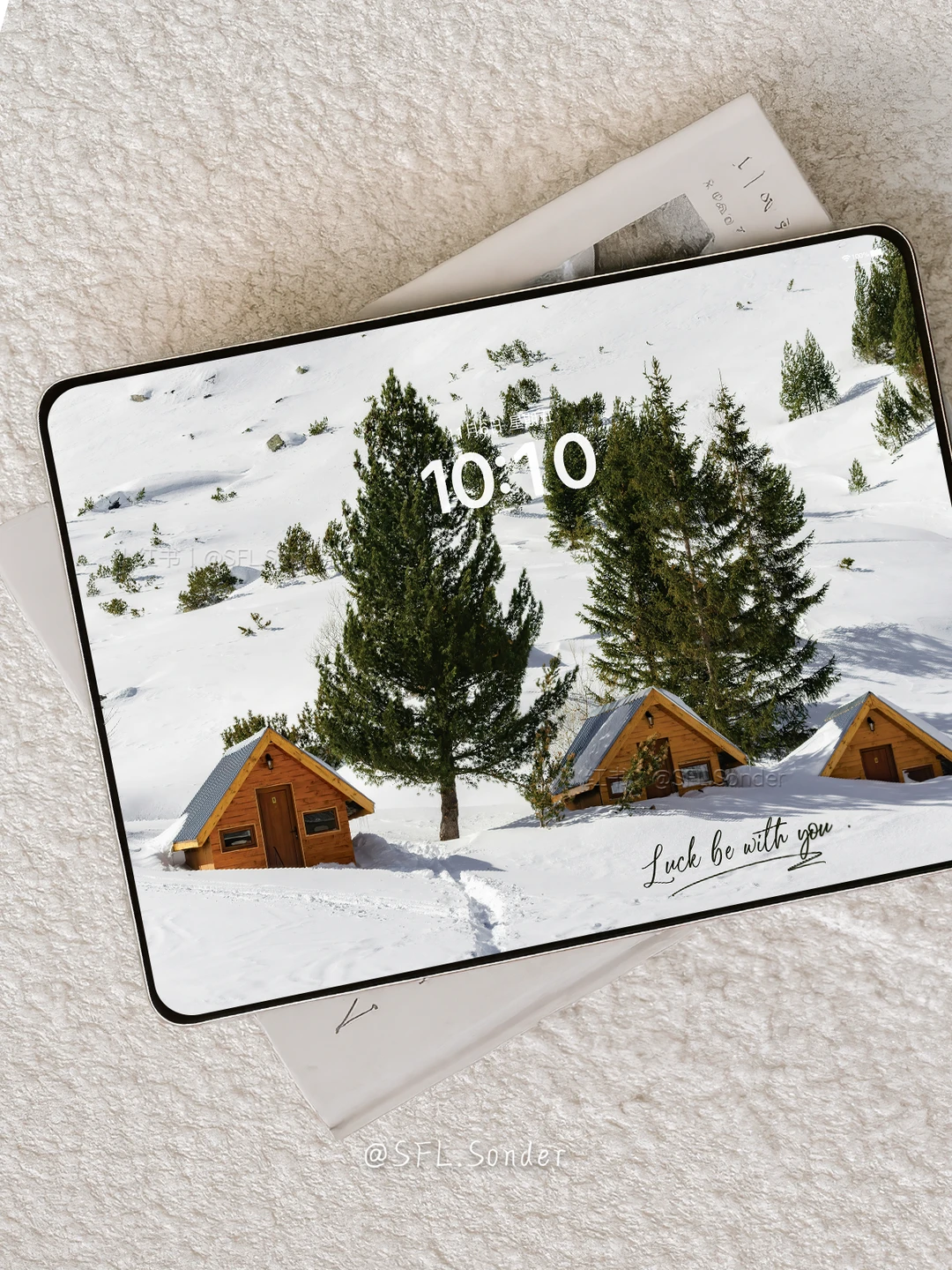 “雪地小屋·有你的冬天才浪漫.”平板壁纸