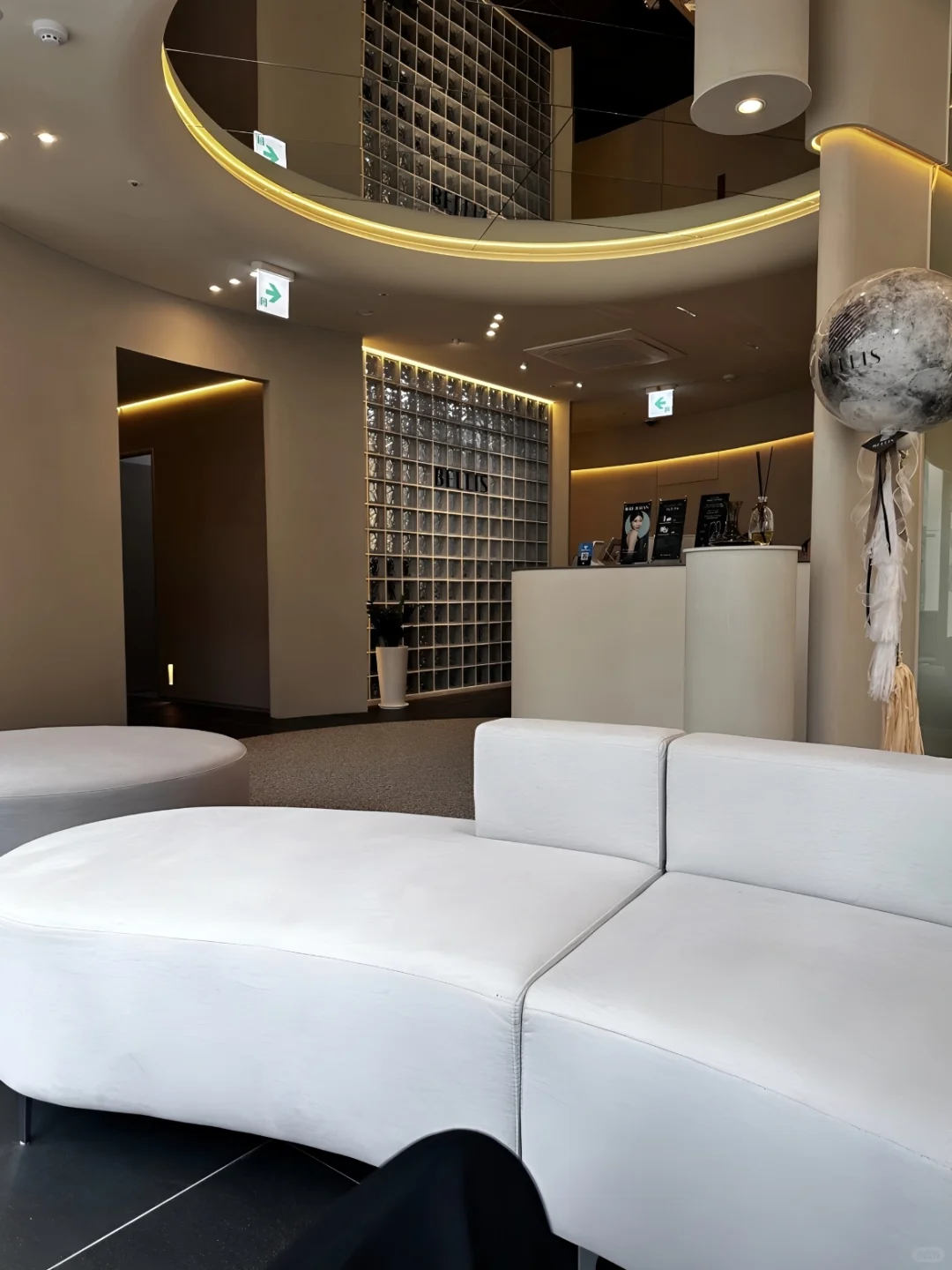 厚脸皮问前台小姐姐推荐变美基地