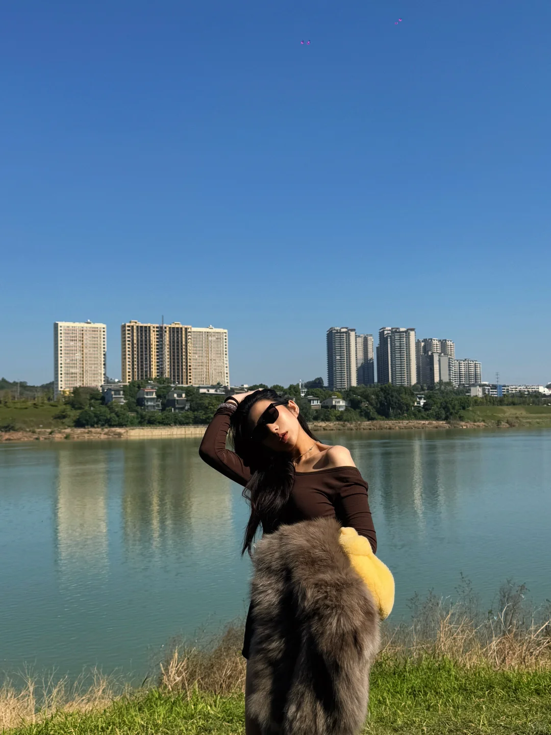 黑丝战士享受秋日