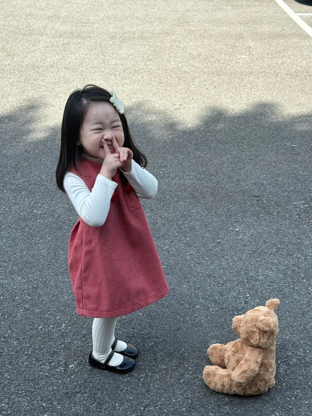 小女孩穿上红裙子有多漂亮✨