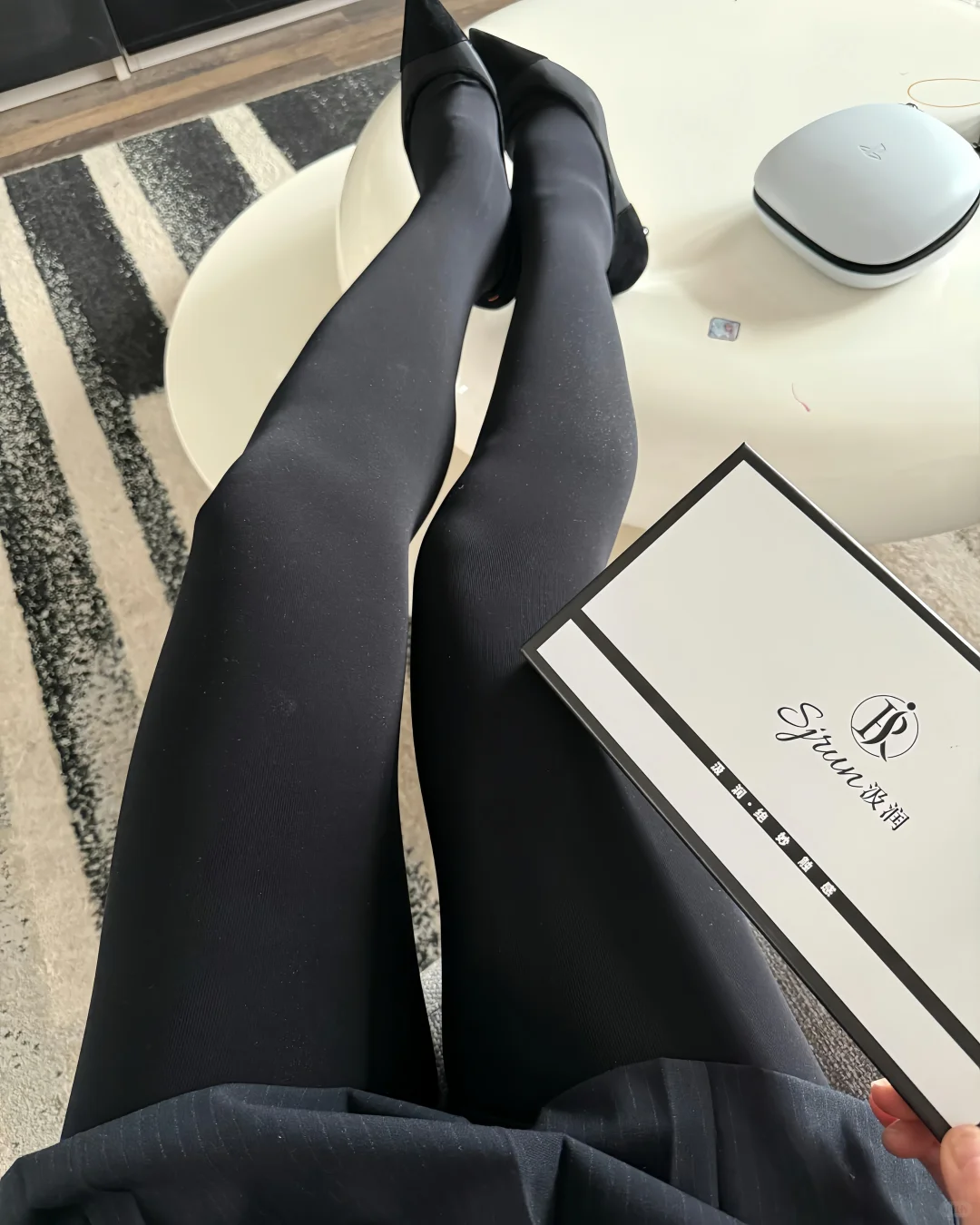 谁懂厚黑的美吖~就是脚臭臭的