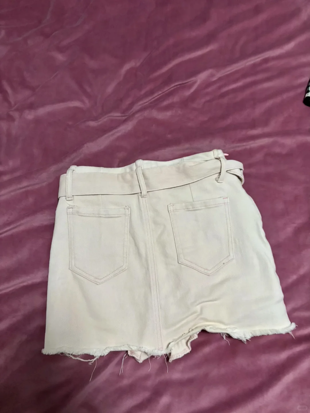 出闲置，裙子60包臀裙，里面是裤子，不会漏屁