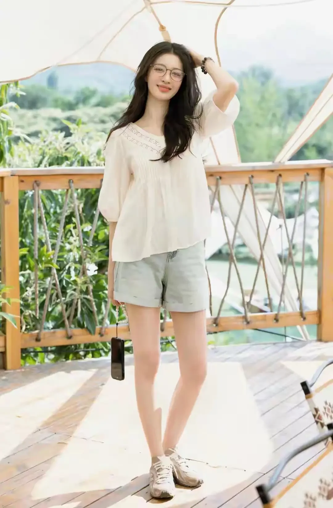 神仙姐姐王楚然不同风格穿搭真是女人味十足